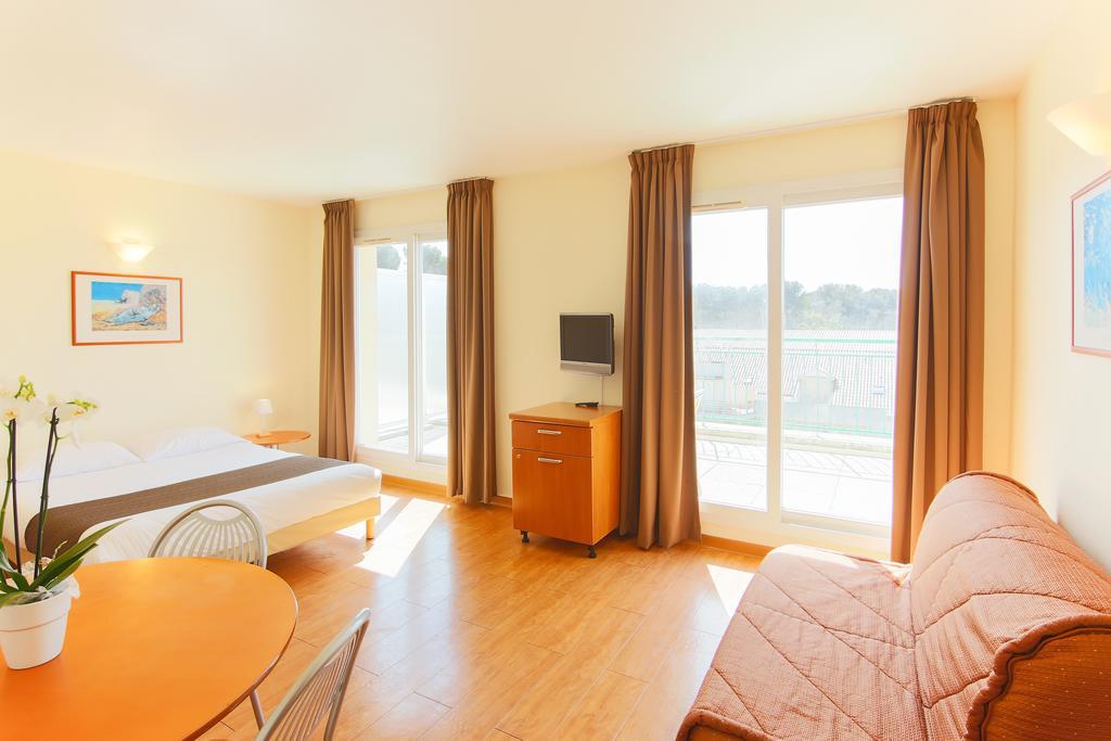 Inter-Hotel Sea Side Park Вильнёв-Лубе Экстерьер фото